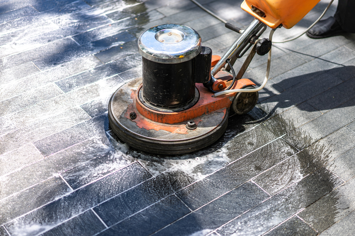 Baureinigung auf einer Baustelle nach Fertigstellung durch die KOFLER GmbH